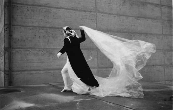 Butoh :: Kohle :: copyright by Miriam Vaucher