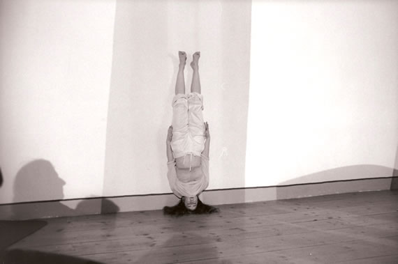 Butoh :: kopfstand_heini_stucki :: copyright by Miriam Vaucher